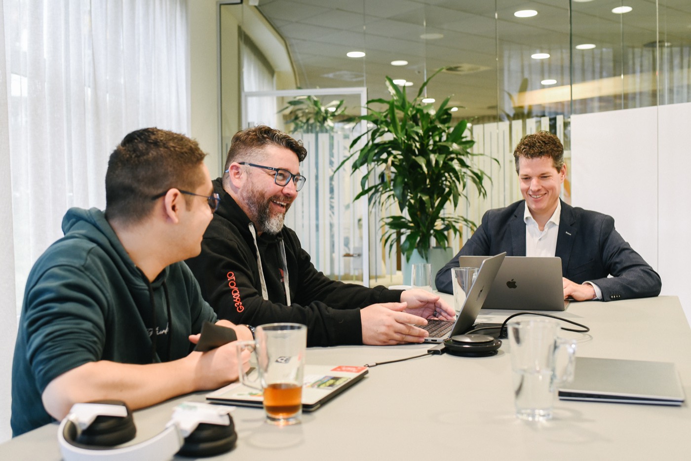 Ein entspanntes Demo-Gespräch im Guardian360-Büro